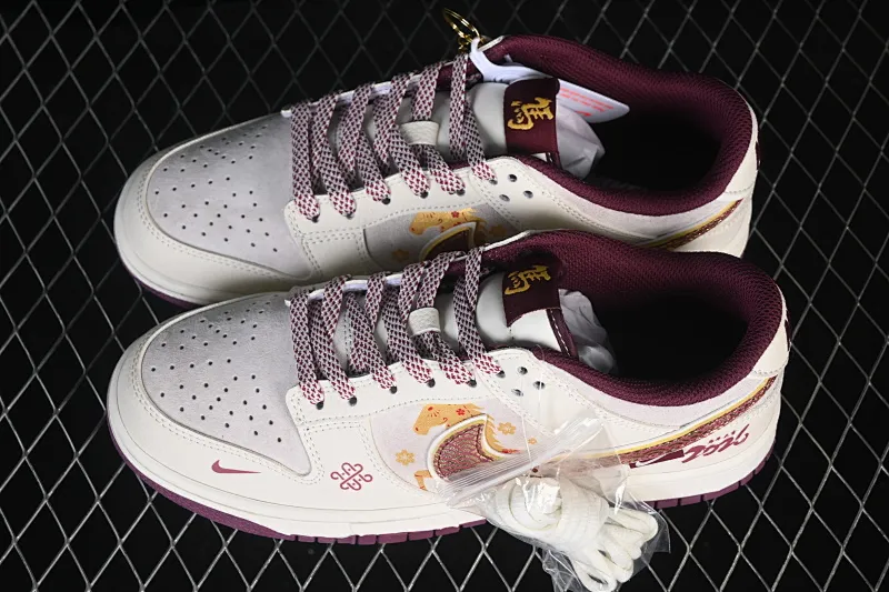 All categories Nk SB Dunk Series Nk SB Dunk Low High-end customized low-top sneakers Nike SB Dunk Low Limited to the Year of the Horse National fashion shoes High-end customized low-top casual sneakers DN3168-023